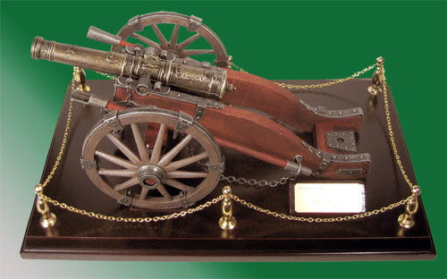 Old time cannon Cigarette lighter on display board [MG-095]